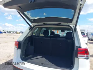 2021 Volkswagen Atlas SE z VIN 1V2WR2CA9MC585700, wystawiony jako IAAI lot #42234502 z przebiegiem 46 040 mil mil oraz . Historia ofert i sprzedaży dostępna na DreamBid. Obrazek 18.