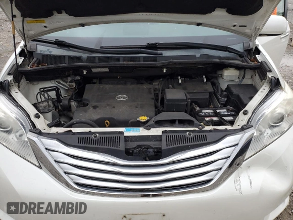 2011 Toyota Sienna XLE z VIN 5TDDK3DC7BS017072, wystawiony jako Copart lot #54687525 z przebiegiem 128 385 mil mil oraz Szkoda całkowita • Salvage title. Historia ofert i sprzedaży dostępna na DreamBid. Obrazek 11.