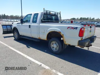 2015 Ford F-250 XLT z VIN 1FT7X2B6XFEA64744, wystawiony jako IAAI lot #41950505 z przebiegiem 200 300 mil mil oraz . Historia ofert i sprzedaży dostępna na DreamBid. Obrazek 3.