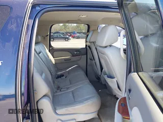 2008 Chevrolet Suburban LTZ with VIN 1GNFK163X8R111651, listed as a IAAI auction lot 41673888 with 239,876 mi miles. Bid and sale history available at carsss.com. Image 8.