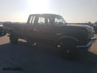 1988 Ford F-250 with VIN 1FTHX26M5JKA25728, listed as a Copart auction lot 62624414 with 41,822 mi miles and Salvage Title. Bid and sale history available at carsss.com. Image 4.