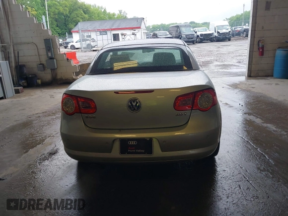 2008 Volkswagen Eos Lux z VIN WVWFA71FX8V004686, wystawiony jako IAAI lot #42256349 z przebiegiem 42 289 mil mil oraz . Historia ofert i sprzedaży dostępna na DreamBid. Obrazek 16.
