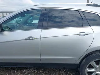 2013 Cadillac SRX Performance Collection z VIN 3GYFNDE35DS636363, wystawiony jako IAAI lot #42147483 z przebiegiem 116 894 mil mil oraz . Historia ofert i sprzedaży dostępna na DreamBid. Obrazek 14.