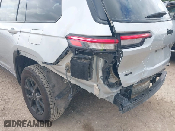2024 Jeep Grand Cherokee Altitude with VIN 1C4RJKAG0R8532620, listed as a IAAI auction lot 42722926 with 37,556 mi miles and . Bid and sale history available at DreamBid. Image 6.