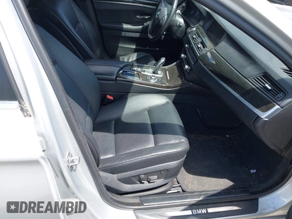 2013 BMW 5 Series 528i xDrive z VIN WBAXH5C50DD109923, wystawiony jako IAAI lot #42328644 z przebiegiem 129 764 mil mil oraz . Historia ofert i sprzedaży dostępna na DreamBid. Obrazek 5.