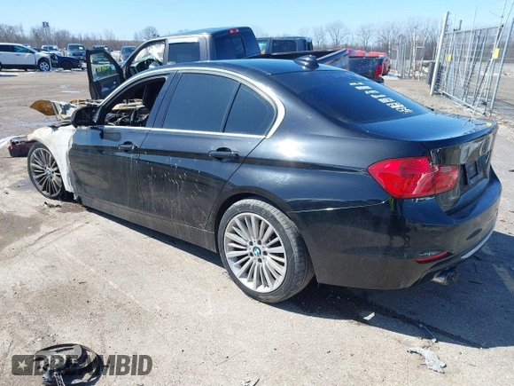 2013 BMW 3 Series 328i xDrive with VIN WBA3B5C54DF595768, listed as a IAAI auction lot 41856610 with 1 mi miles. Bid and sale history available at carsss.com. Image 3.