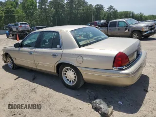 1999 Ford Crown Victoria LX z VIN 2FAFP74W1XX122364, wystawiony jako Copart lot #56929455 z przebiegiem 118 134 mil mil oraz Szkody całkowita. Historia ofert i sprzedaży dostępna na DreamBid. Obrazek 2.