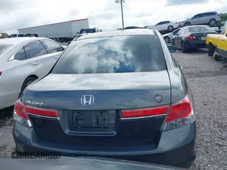 2012 Honda Accord LX Premium z VIN 1HGCP2F42CA104505, wystawiony jako IAAI lot #42520563 z przebiegiem 281 476 mil mil oraz . Historia ofert i sprzedaży dostępna na DreamBid. Obrazek 16.