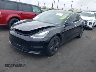2020 Tesla Model 3 Long Range z VIN 5YJ3E1EB8LF790197, wystawiony jako IAAI lot #42053433 z przebiegiem 73 006 mil mil oraz . Historia ofert i sprzedaży dostępna na DreamBid. Obrazek 2.