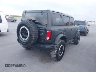 2021 Ford Bronco z VIN 1FMEE5DH0MLA77066, wystawiony jako IAAI lot #41889270 z przebiegiem 62 610 mil mil oraz . Historia ofert i sprzedaży dostępna na DreamBid. Obrazek 4.