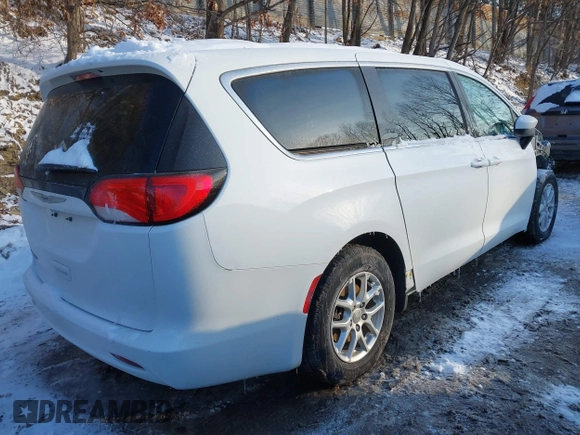 2020 Chrysler Voyager LX z VIN 2C4RC1CG7LR287442, wystawiony jako IAAI lot #41333170 z przebiegiem 30 355 mil mil oraz . Historia ofert i sprzedaży dostępna na DreamBid. Obrazek 4.