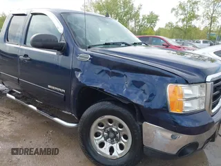 2011 GMC Sierra 1500 SL z VIN 1GTR2UEAXBZ122261, wystawiony jako IAAI lot #42220220 z przebiegiem 241 367 mil mil oraz . Historia ofert i sprzedaży dostępna na DreamBid. Obrazek 6.