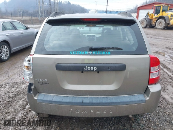 2008 Jeep Compass Sport with VIN 1J8FF47W08D728845, listed as a IAAI auction lot 41673205 with 70,333 mi miles. Bid and sale history available at carsss.com. Image 16.