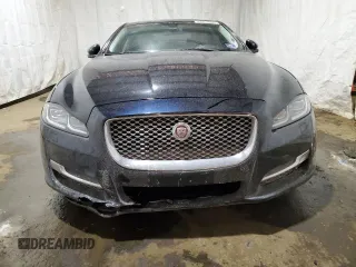 2016 Jaguar XJ with VIN SAJXJ1GD2G8V98776, listed as a Copart auction lot 41959995 with 77,391 mi miles and Salvage title. Bid and sale history available at DreamBid. Image 5.