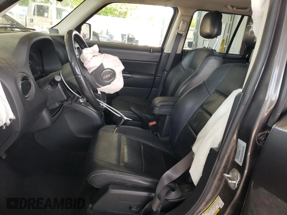 2016 Jeep Patriot Latitude z VIN 1C4NJPFA5GD699012, wystawiony jako Copart lot #55555095 z przebiegiem 82 643 mil mil oraz Szkoda całkowita • Salvage title. Historia ofert i sprzedaży dostępna na DreamBid. Obrazek 7.