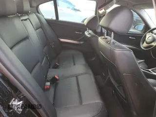 2006 BMW 3 Series 330i z VIN WBAVB33596PS17102, wystawiony jako Copart lot #48382725 z przebiegiem 171 280 mil mil oraz Szkoda całkowita • Salvage title. Historia ofert i sprzedaży dostępna na DreamBid. Obrazek 10.
