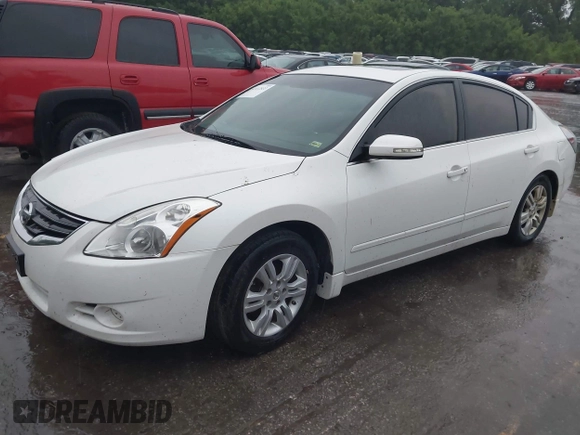 2012 Nissan Altima S z VIN 1N4AL2AP5CN413760, wystawiony jako IAAI lot #42412833 z przebiegiem 221 149 mil mil oraz . Historia ofert i sprzedaży dostępna na DreamBid. Obrazek 2.