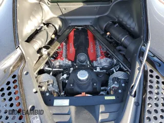 2022 Ferrari SF90 z VIN ZFF95NLA6N0276511, wystawiony jako Copart lot #45742815 z przebiegiem Nie podano mil oraz Szkody całkowita. Historia ofert i sprzedaży dostępna na DreamBid. Obrazek 11.