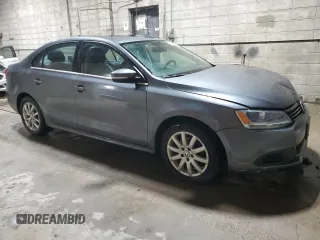 2013 Volkswagen Jetta SE z VIN 3VWDX7AJ7DM450368, wystawiony jako Copart lot #87016754 z przebiegiem 126 156 mil mil oraz Czysty tytuł • Clean title. Historia ofert i sprzedaży dostępna na DreamBid. Obrazek 4.