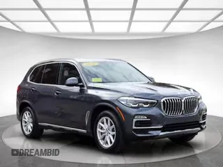 2021 BMW X5 xDrive45e z VIN 5UXTA6C04M9D73XXX, wystawiony jako Copart lot #57567295 z przebiegiem 7 060 mil mil oraz Czysty tytuł • Clean title. Historia ofert i sprzedaży dostępna na DreamBid. Obrazek 1.