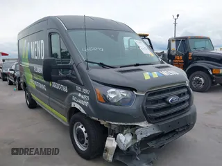 2020 Ford Transit Cargo z VIN 1FTBR1C82LKB46155, wystawiony jako IAAI lot #42437297 z przebiegiem 75 040 mil mil oraz . Historia ofert i sprzedaży dostępna na DreamBid. Obrazek 1.
