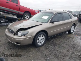 2006 Ford Taurus SE z VIN 1FAFP53U26A197294, wystawiony jako IAAI lot #41506334 z przebiegiem 180 411 mil mil oraz . Historia ofert i sprzedaży dostępna na DreamBid. Obrazek 17.