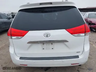 2014 Toyota Sienna XLE with VIN 5TDYK3DC5ES437127, listed as a IAAI auction lot 41561709 with 119,514 mi miles. Bid and sale history available at carsss.com. Image 16.