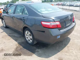 2007 Toyota Camry CE z VIN 4T1BE46K17U186575, wystawiony jako IAAI lot #42492280 z przebiegiem 184 813 mil mil oraz . Historia ofert i sprzedaży dostępna na DreamBid. Obrazek 3.