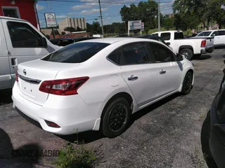 2017 Nissan Sentra SR z VIN 3N1AB7APXHY332812, wystawiony jako IAAI lot #42357841 z przebiegiem 93 378 mil mil oraz . Historia ofert i sprzedaży dostępna na DreamBid. Obrazek 4.