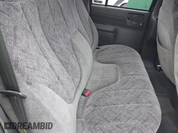 2002 GMC Sonoma SLS with VIN 1GTDT13W12K158613, listed as a IAAI auction lot 41524710 with 217,785 mi miles. Bid and sale history available at carsss.com. Image 8.