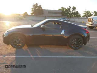 2015 Nissan 370Z Sport z VIN JN1AZ4EH5FM442339, wystawiony jako IAAI lot #42304030 z przebiegiem 73 272 mil mil oraz . Historia ofert i sprzedaży dostępna na DreamBid. Obrazek 14.