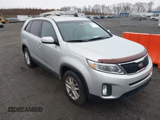 2015 Kia Sorento LX with VIN 5XYKTDA68FG582720, listed as a IAAI auction lot 41872473 with 242,994 mi miles. Bid and sale history available at carsss.com. Image 1.