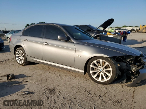 2011 BMW 3 Series 328i z VIN WBAPH7G54BNM55230, wystawiony jako Copart lot #52438875 z przebiegiem Nie podano mil oraz Szkoda całkowita • Salvage title. Historia ofert i sprzedaży dostępna na DreamBid. Obrazek 4.