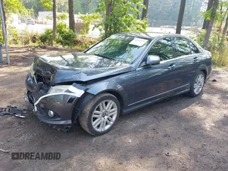 2008 Mercedes-Benz C 300 Sport z VIN WDDGF54X98F082178, wystawiony jako IAAI lot #42269975 z przebiegiem 133 659 mil mil oraz . Historia ofert i sprzedaży dostępna na DreamBid. Obrazek 2.