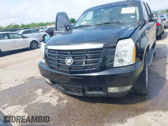 2010 Cadillac Escalade Luxury z VIN 1GYUCBEF1AR253353, wystawiony jako IAAI lot #42121803 z przebiegiem 210 321 mil mil oraz . Historia ofert i sprzedaży dostępna na DreamBid. Obrazek 6.