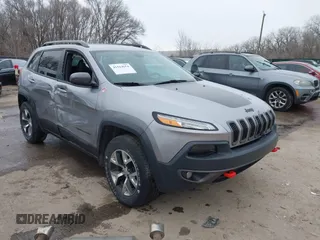 2017 Jeep Cherokee Trailhawk z VIN 1C4PJMBS4HW589502, wystawiony jako IAAI lot #41514654 z przebiegiem 121 846 mil mil oraz . Historia ofert i sprzedaży dostępna na DreamBid. Obrazek 1.
