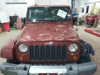 2008 Jeep Wrangler Unlimited Sahara z VIN 1J4GA59178L514002, wystawiony jako IAAI lot #41949717 z przebiegiem Nie podano mil oraz . Historia ofert i sprzedaży dostępna na DreamBid. Obrazek 6.