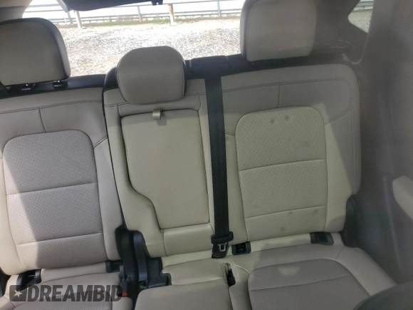 2020 Ford Escape Titanium z VIN 1FMCU9J9XLUB57675, wystawiony jako Copart lot #57777795 z przebiegiem Nie podano mil oraz Szkoda całkowita • Salvage title. Historia ofert i sprzedaży dostępna na DreamBid. Obrazek 10.
