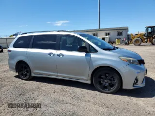 2020 Toyota Sienna SE z VIN 5TDXZ3DC6LS035136, wystawiony jako Copart lot #50648835 z przebiegiem 83 752 mil mil oraz Szkoda całkowita • Salvage title. Historia ofert i sprzedaży dostępna na DreamBid. Obrazek 4.