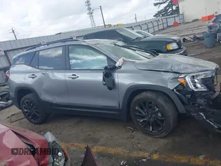 2024 GMC Terrain SLE z VIN 3GKALMEG7RL190649, wystawiony jako IAAI lot #41952934 z przebiegiem 20 473 mil mil oraz . Historia ofert i sprzedaży dostępna na DreamBid. Obrazek 13.
