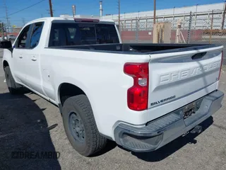 2019 Chevrolet Silverado 1500 LT with VIN 1GCRWCEDXKZ290572, listed as a IAAI auction lot 41622202 with 42,196 mi miles and . Bid and sale history available at DreamBid. Image 3.