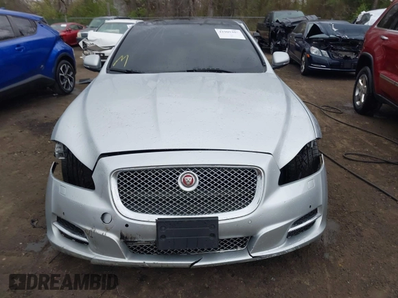 2015 Jaguar XJ with VIN SAJWA2GZ8F8V83551, listed as a IAAI auction lot 41909403 with 112,098 mi miles. Bid and sale history available at carsss.com. Image 13.