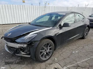 2023 Tesla Model 3 z VIN 5YJ3E1EA7PF460323, wystawiony jako Copart lot #44800265 z przebiegiem 47 702 mil mil oraz Nie do naprawy • Non repairable. Historia ofert i sprzedaży dostępna na DreamBid. Obrazek 1.