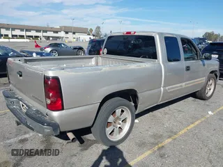 2005 Chevrolet Silverado 1500 LS with VIN 2GCEC19T051261530, listed as a IAAI auction lot 41624941 with 246,685 mi miles. Bid and sale history available at carsss.com. Image 4.