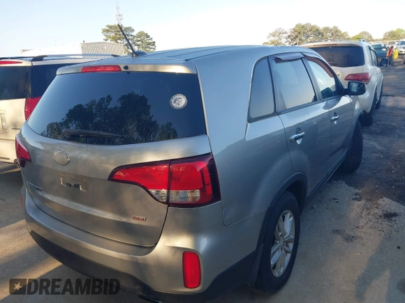 2014 Kia Sorento LX with VIN 5XYKT4A63EG428463, listed as a IAAI auction lot 41982573 with 171,349 mi miles. Bid and sale history available at carsss.com. Image 4.