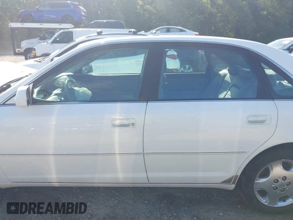 2004 Toyota Avalon XL z VIN 4T1BF28BX4U343188, wystawiony jako IAAI lot #42163107 z przebiegiem Nie podano mil oraz . Historia ofert i sprzedaży dostępna na DreamBid. Obrazek 14.