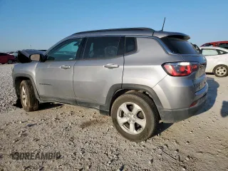 2018 Jeep Compass Latitude z VIN 3C4NJDBB7JT401817, wystawiony jako Copart lot #52244815 z przebiegiem 94 858 mil mil oraz Szkody całkowita. Historia ofert i sprzedaży dostępna na DreamBid. Obrazek 2.