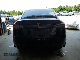 2024 Tesla Model Y Long Range z VIN 7SAYGDEEXRF072397, wystawiony jako Copart lot #61157535 z przebiegiem Nie podano mil oraz Szkoda całkowita • Salvage title. Historia ofert i sprzedaży dostępna na DreamBid. Obrazek 6.