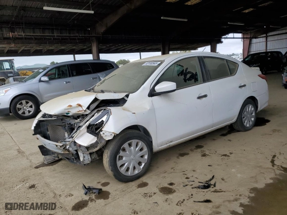 2015 Nissan Versa SV with VIN 3N1CN7AP5FL898483, listed as a Copart auction lot 53100565 with 173,488 mi miles and Salvage Title. Bid and sale history available at carsss.com. Image 1.