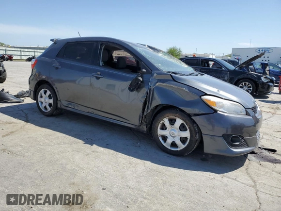 2010 Toyota Matrix S z VIN 2T1KE4EE7AC038080, wystawiony jako Copart lot #52586595 z przebiegiem 159 301 mil mil oraz Szkoda całkowita • Salvage title. Historia ofert i sprzedaży dostępna na DreamBid. Obrazek 4.